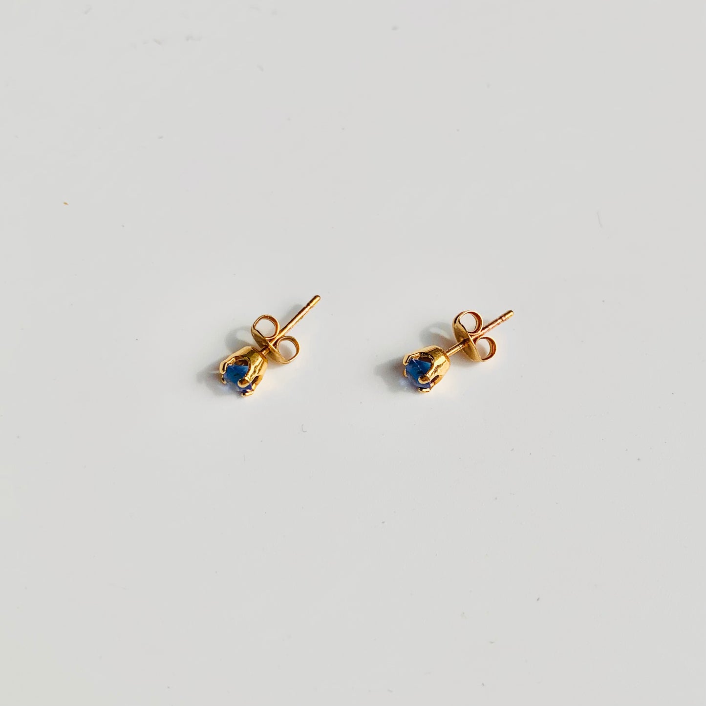 Gold Periwinkle Stud Earring