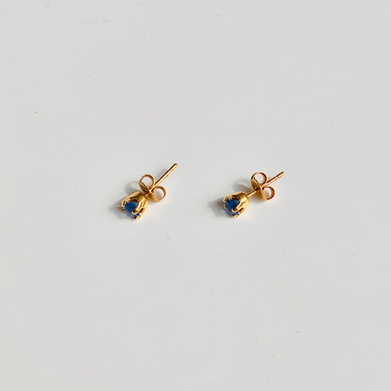 Gold Periwinkle Stud Earring