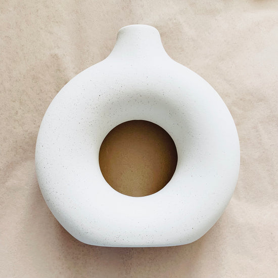Load image into Gallery viewer, Textured Donut Vase
