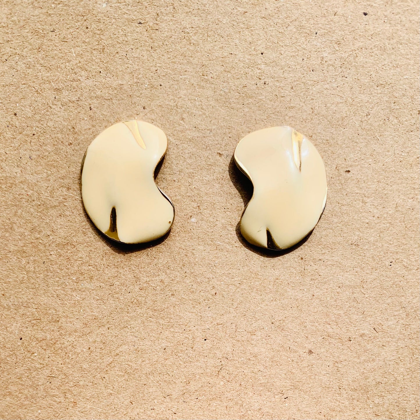 Cream Curve Earring