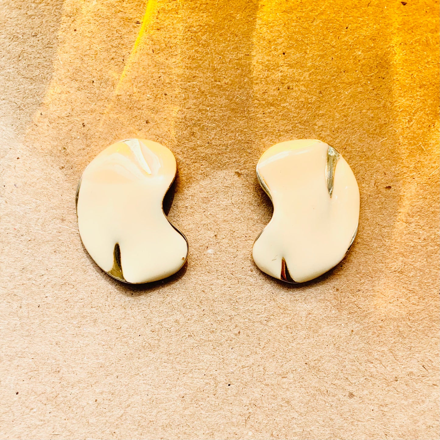 Cream Curve Earring