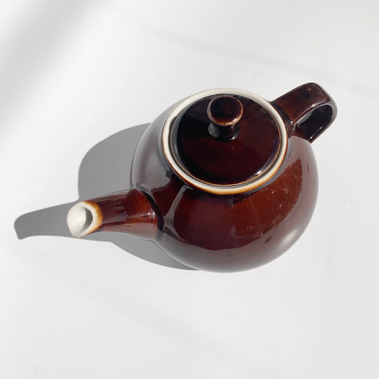 Mid Century Glossy Teapot Family